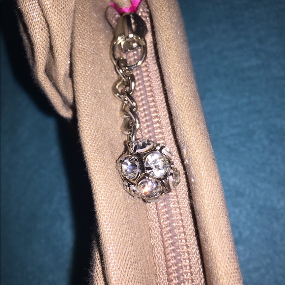 Steve Madden’s Clutch W Tied Scarf Design - Picture 3 of 6